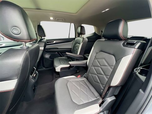 Used 2024 Volkswagen Atlas Peak Edition SE image 23