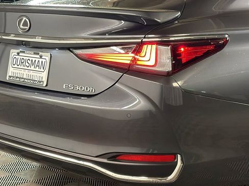 Certified 2025 Lexus ES 300h w/ Luxury Package FWD image 9