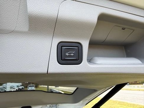 Certified 2023 GMC Acadia SLT FWD image 12