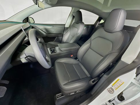 Used 2026 Tesla Model Y AWD image 13