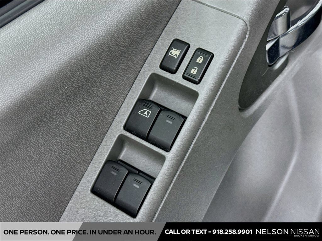 Used 2016 Nissan Frontier SV AWD/4WD image 17