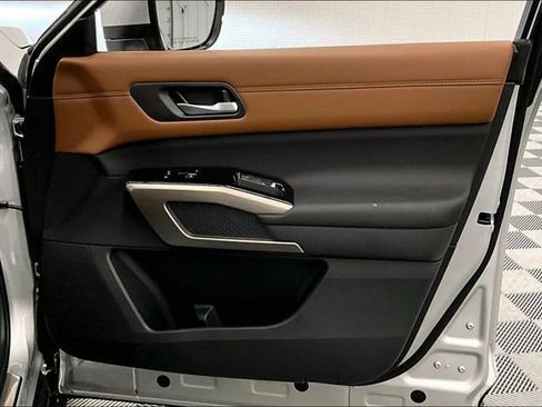 New 2025 Nissan Pathfinder Platinum w/ Lighting Package (N93) image 36