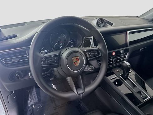 Certified 2026 Porsche Macan image 12