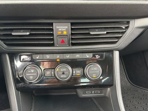Used 2023 Volkswagen Jetta SE FWD image 19