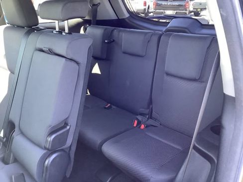 Used 2018 Toyota Highlander LE FWD image 26