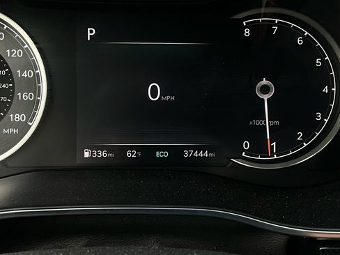 Used 2025 Genesis G70 2.5T image 40