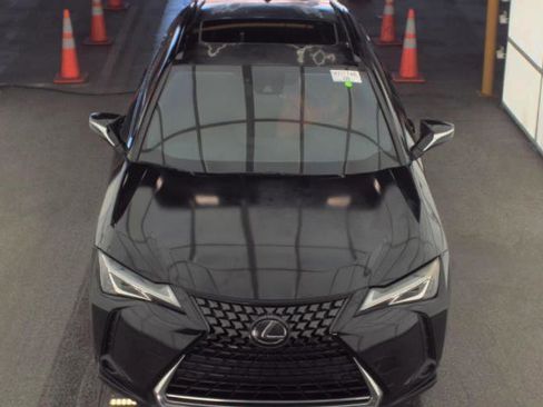 Used 2021 Lexus UX 200 w/ Premium Package image 3