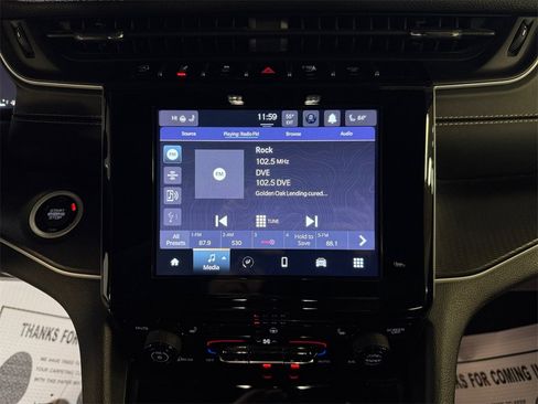 Used 2023 Jeep Grand Cherokee L Laredo image 17