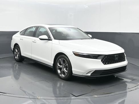 Used 2024 Honda Accord EX image 2