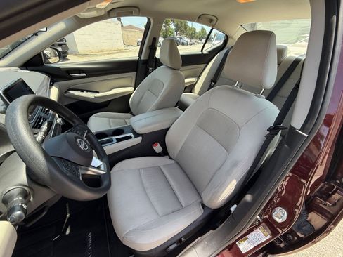 Used 2025 Nissan Altima 2.5 SV FWD image 33