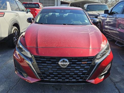 Used 2024 Nissan Altima 2.5 SR w/ SR Premium Package image 2