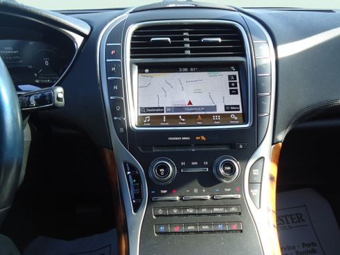 Used 2019 Lincoln Nautilus Reserve image 17