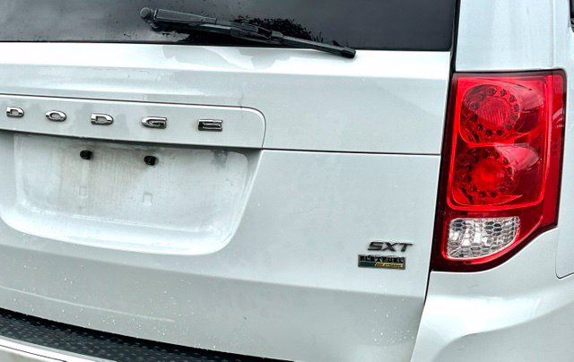 Used 2016 Dodge Grand Caravan SXT FWD image 11