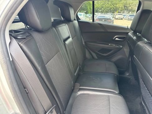 Used 2019 Chevrolet Trax LT w/ LT Convenience Package FWD image 14