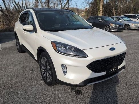 Used 2020 Ford Escape Titanium image 4