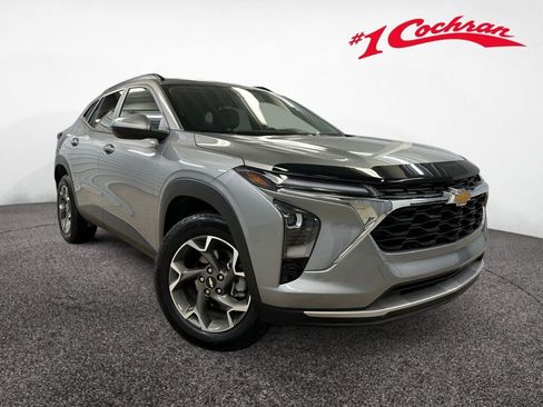 Certified 2024 Chevrolet Trax LT w/ Driver Confidence Package image 1