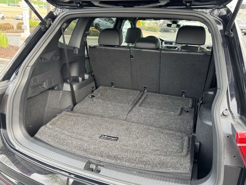 Certified 2023 Volkswagen Tiguan SE R-Line image 39
