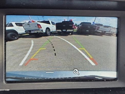 Used 2017 Ford Focus SE FWD image 2
