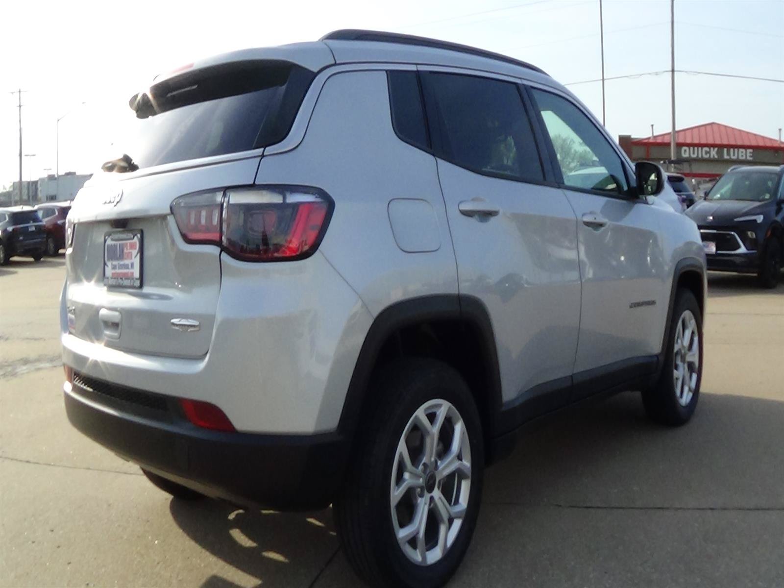 Certified 2025 Jeep Compass Latitude AWD/4WD image 6