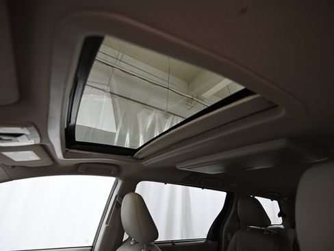 Used 2018 Toyota Sienna XLE Premium image 26