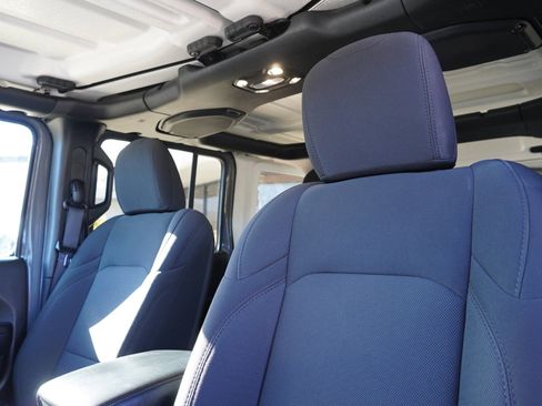 Used 2023 Jeep Wrangler Unlimited image 19