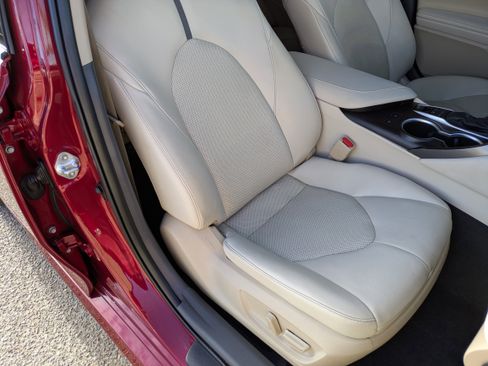 Used 2022 Toyota Camry XLE image 10