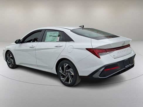 New 2026 Hyundai Elantra Limited image 5