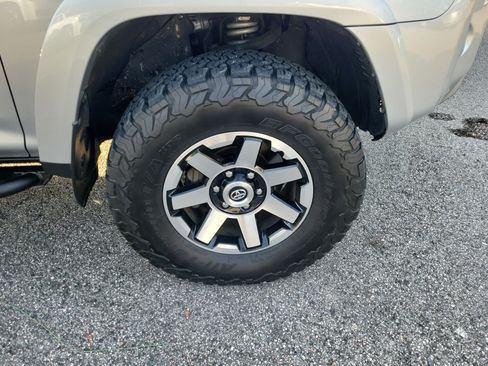 Used 2020 Toyota 4Runner TRD Off-Road Premium w/ Moonroof Package AWD/4WD image 12