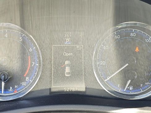 Used 2018 Toyota Corolla SE FWD image 3