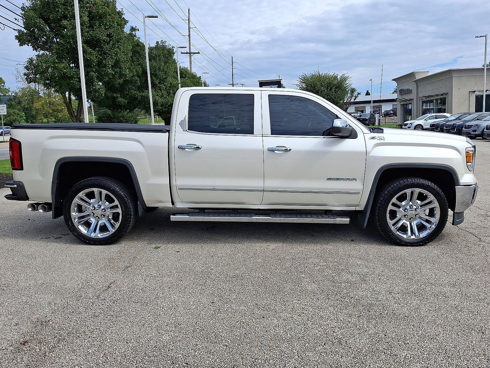 Used 2014 GMC Sierra 1500 SLT w/ Suspension Package, Off-Road AWD/4WD image 26