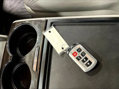 Used 2019 Toyota Sienna XLE FWD image 35