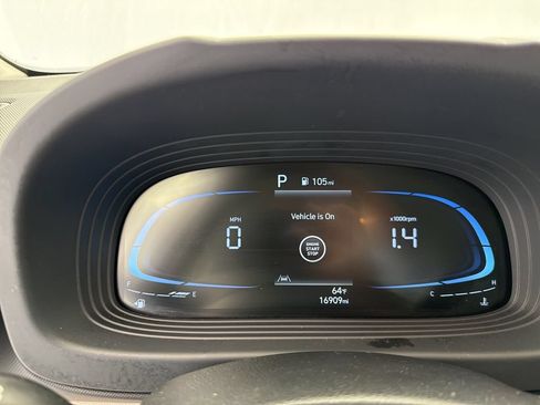 Used 2025 Hyundai Venue SEL FWD image 25