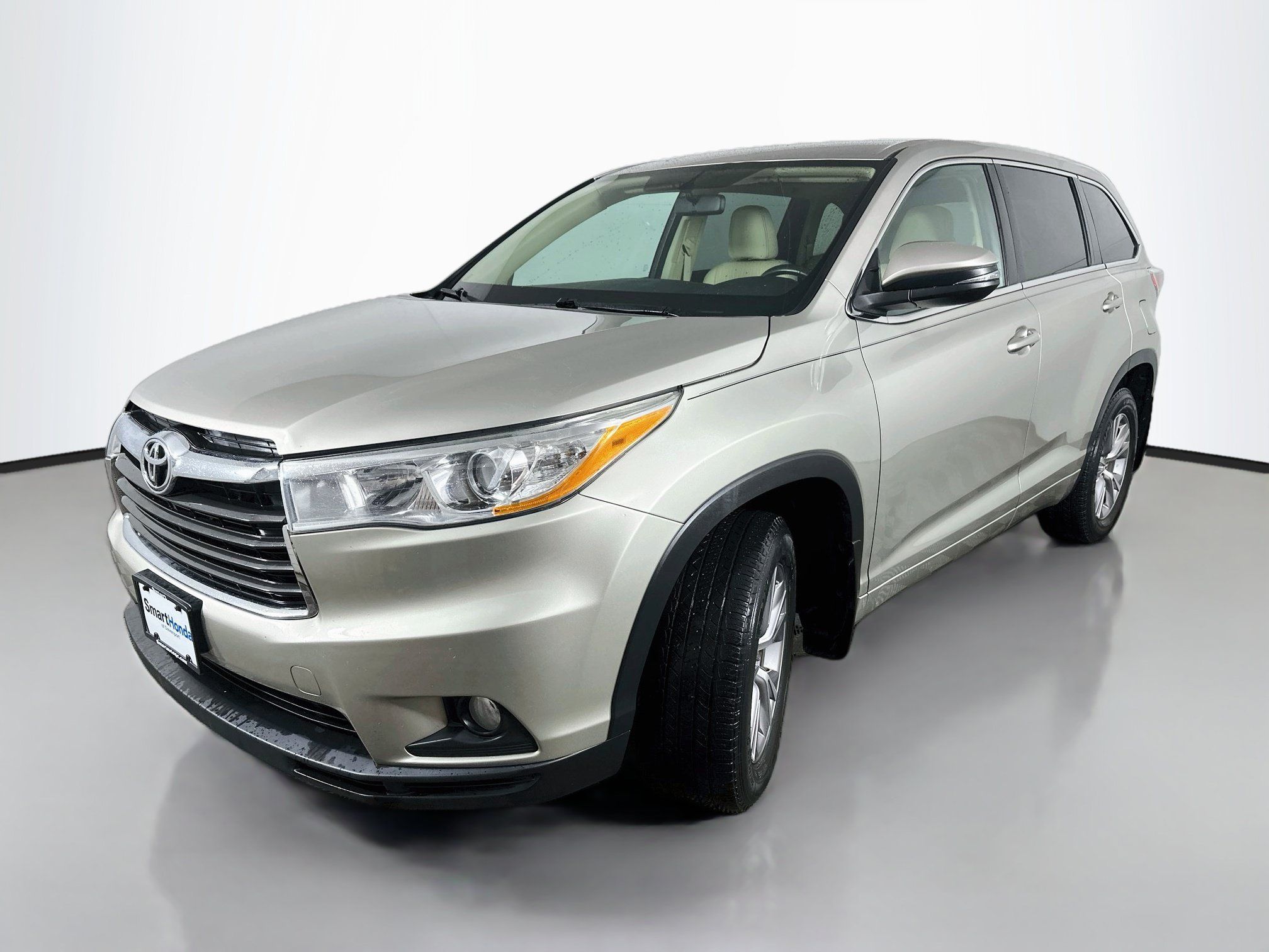 Used 2014 Toyota Highlander Plus AWD/4WD image 3