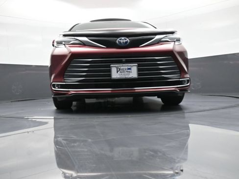 Used 2021 Toyota Sienna Platinum AWD/4WD image 28