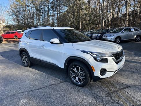 Used 2023 Kia Seltos EX image 4