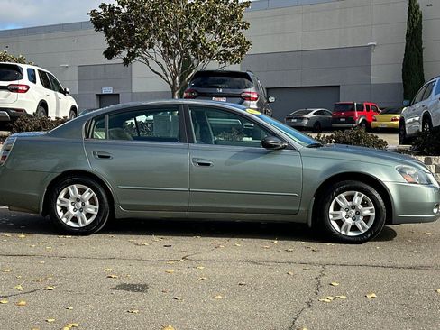 Used 2005 Nissan Altima 2.5 S w/ (S02) Side Airbags Pkg image 3