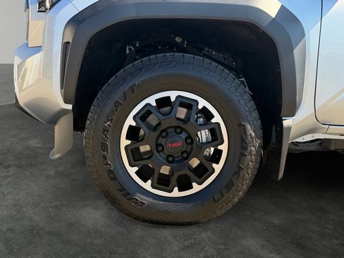 Used 2025 Toyota Tacoma TRD Off-Road w/ TRD Off Road Upgrade Package AWD/4WD image 4