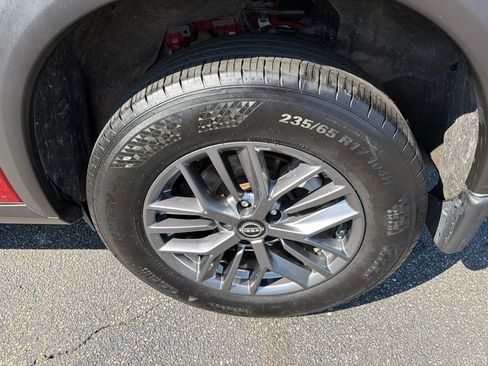Used 2023 Nissan Rogue S AWD/4WD image 4
