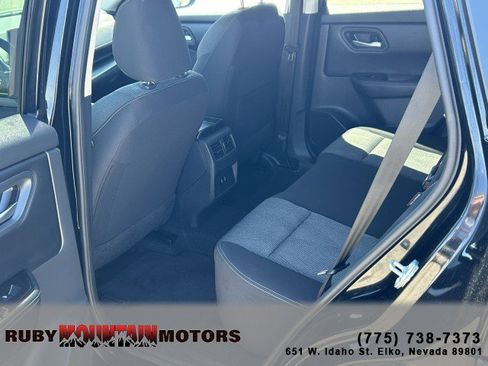 Used 2025 Nissan Rogue SV FWD image 17