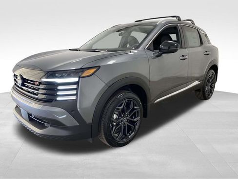 New 2026 Nissan Kicks SR w/ Cold Weather Package FWD image 5