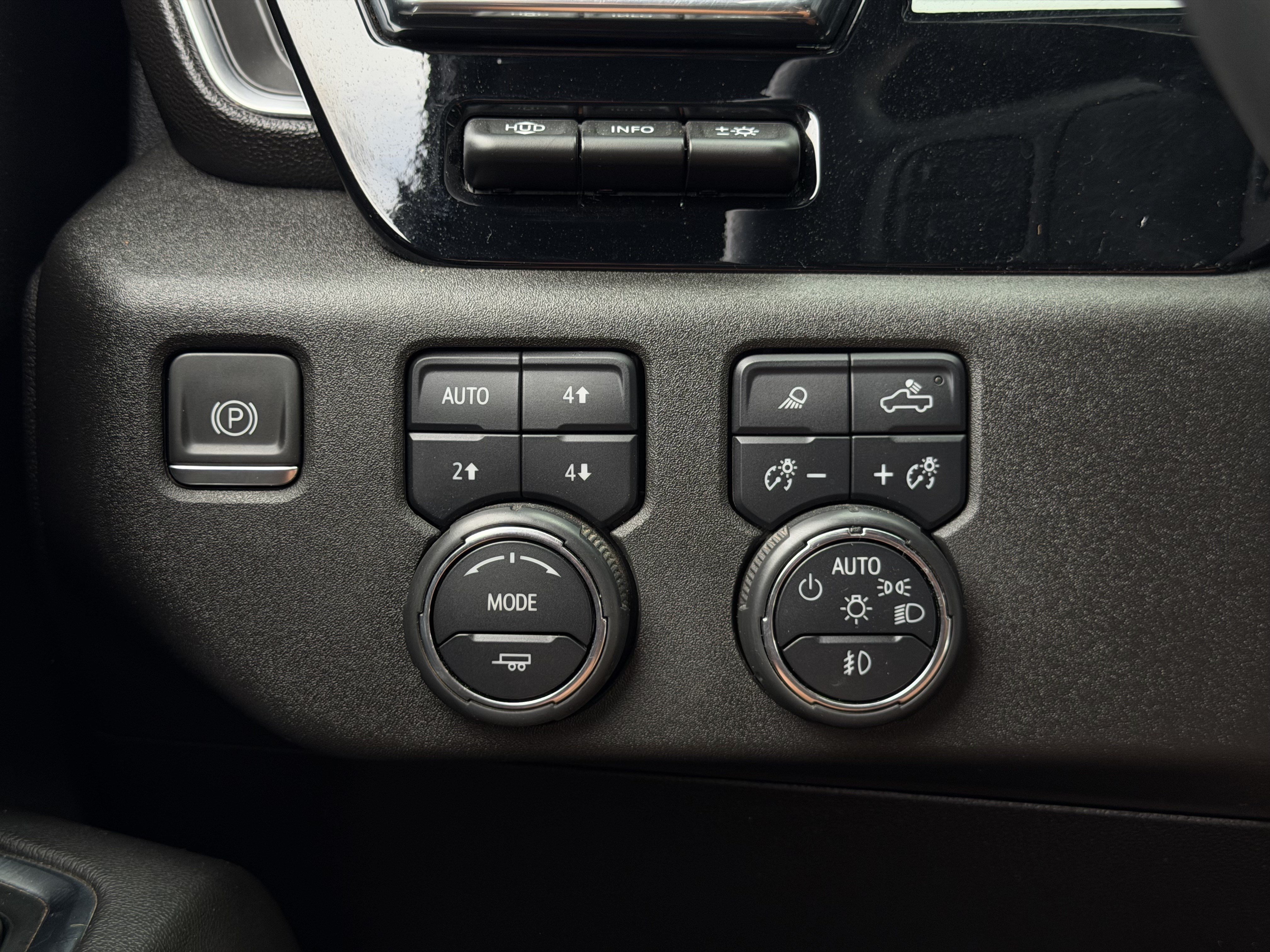 Used 2024 Chevrolet Silverado 2500 High Country w/ High Country Premium Package AWD/4WD image 30