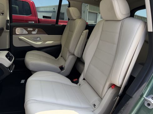 Used 2026 Mercedes-Benz GLS 580 4MATIC image 31