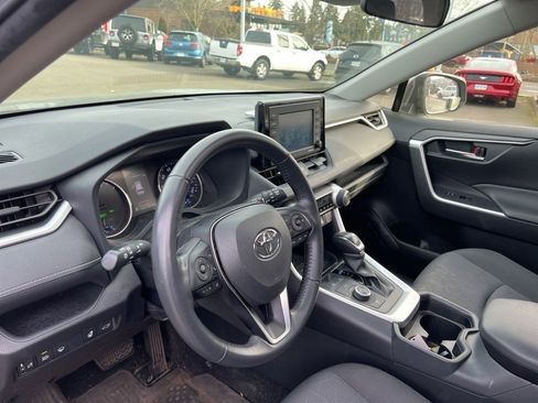 Used 2020 Toyota RAV4 XLE image 7