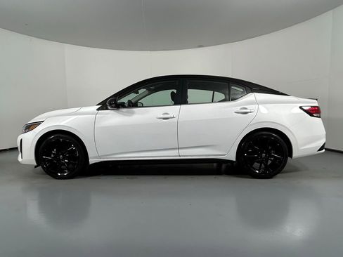 Used 2025 Nissan Sentra SR w/ Midnight Edition image 4