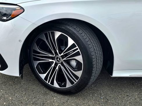 Used 2025 Mercedes-Benz E 350 4MATIC Sedan image 29