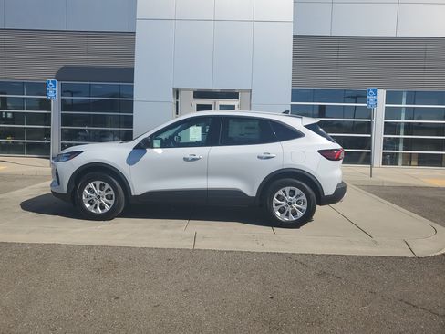 New 2025 Ford Escape Active w/ Active Premium Tech Pack image 2