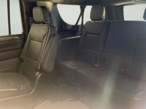 Used 2024 Chevrolet Suburban Premier AWD/4WD image 24