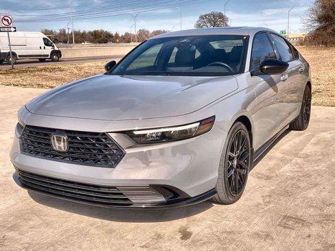 Used 2025 Honda Accord Sport image 2