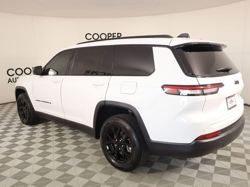 Used 2024 Jeep Grand Cherokee L Laredo RWD image 23