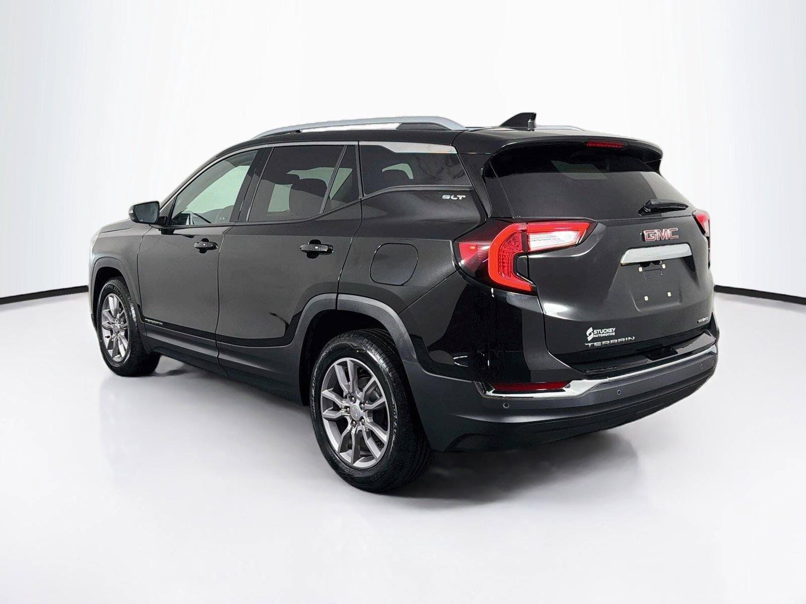 Used 2024 GMC Terrain SLT w/ Infotainment Package II AWD/4WD image 9